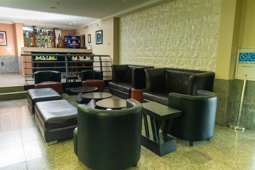 neocourts gallery indoor bar