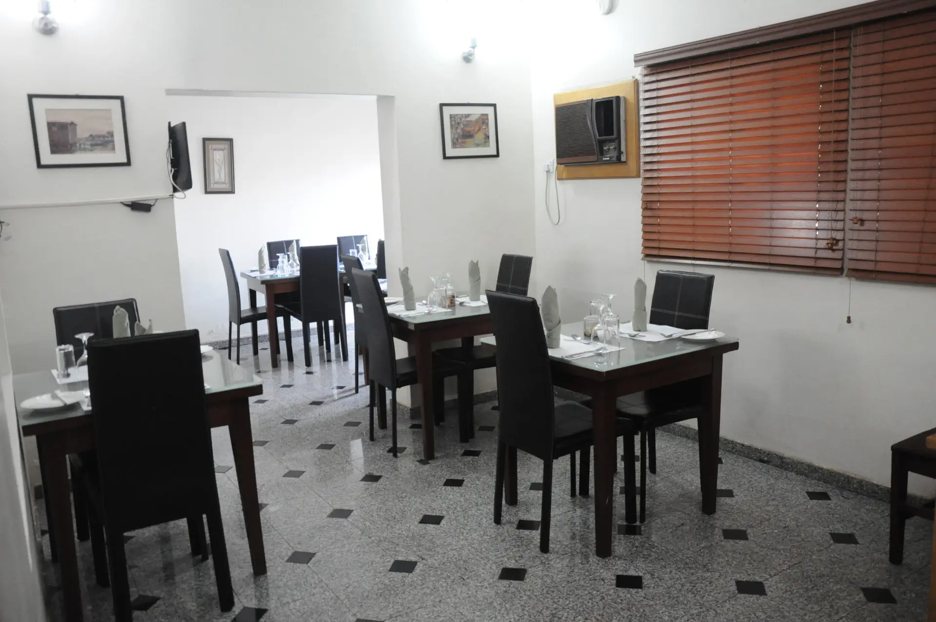 neocourts gallery restaurant